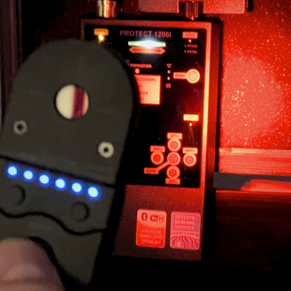 DD1206 Elite RF Signal and Hidden Camera Detector